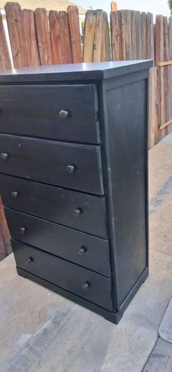 BLACK DRESSER.