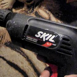 Skil Chuckles Corded Drill 