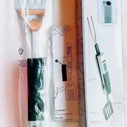 Ultimate Barbecue Tool - Stainless Steel Spatula/Fork Sharp/Serrated Thermometer