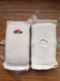 Tiger Claw Sparing knee guards