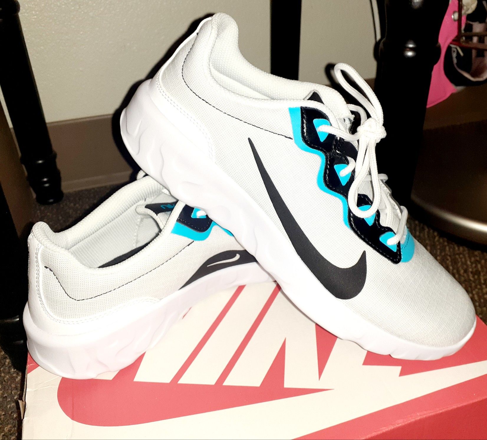 SALE** Women's Nike running shoes size NEW