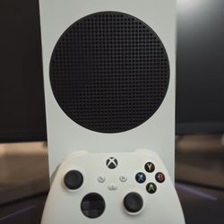 Xbox Series S With Headset And Colling Stand