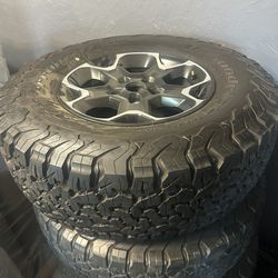 Jeep Wheels And Side Steps