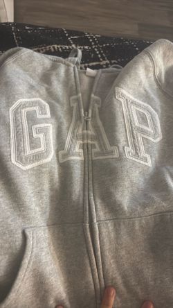 Grey gap sweater