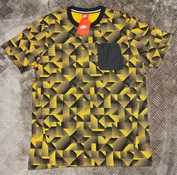 Nike Sportswear Graphic T-Shirt Yellow Black 678603-845