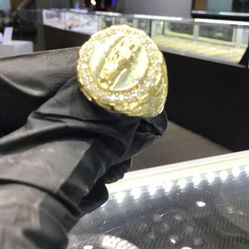 10k Solid Gold Men’s Round Style Ring Size 10 Available..