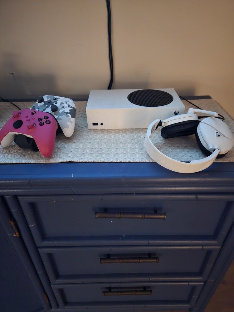 Xbox Series X/S Console, Turtle Beach Headset, Camo Controller and Pink Controller w/Charging Station
