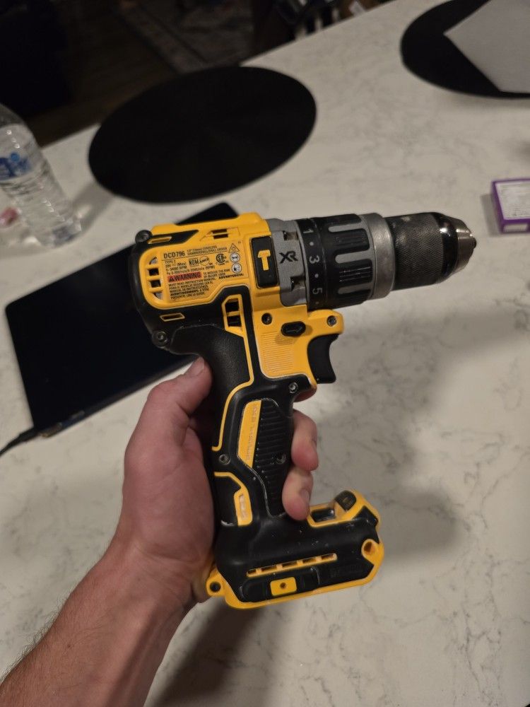 DeWALT 20V MAX XR Brushless Drill (DCD796)