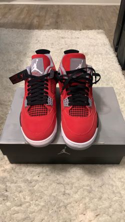 Jordan’s 4 never worn recipient and box size 8.5