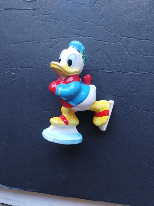 Vintage 4" Disney Donald Duck Figurine Ice Skating Japan