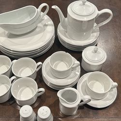 32 pc China Set (Compton)