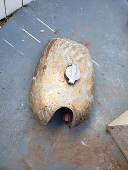 70’s/80’s Honda 350 or Suzuki 350 gas tank MAKE OFFER