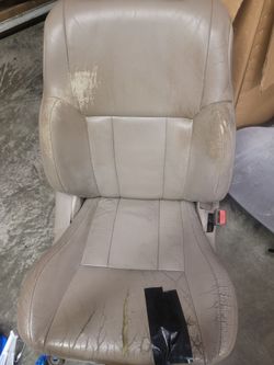 Toyota 4runner passager seats,  brand New Radiator,  skid plate for toyota pickup 1987, to 1995