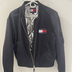 Tommy Hilfiger Jacket For Women Size L, Water Repellent, Warmly Insulated, Was $250. Excellent Condition!!!