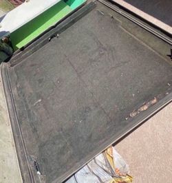 SNUG LID f2 Tundra 2005 with a key.