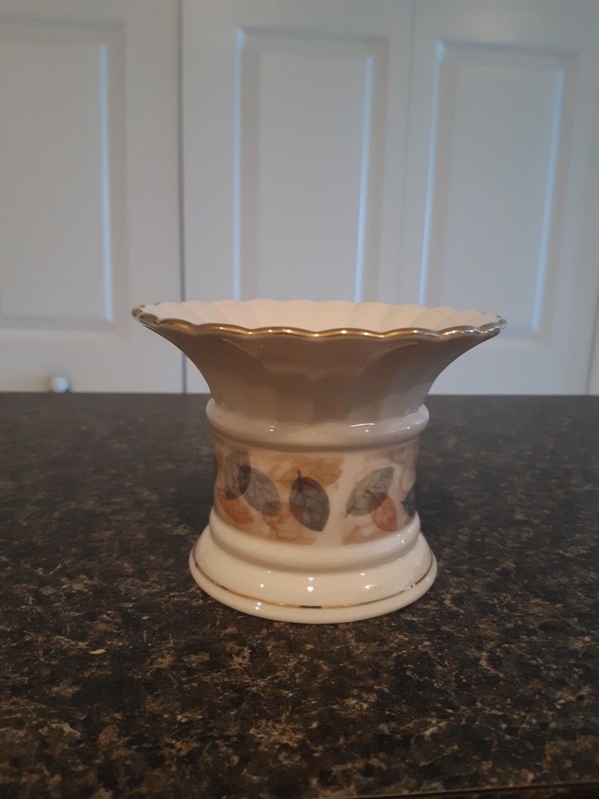 Lenox CANDLE HOLDER 7"