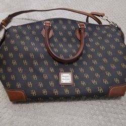 Dooney And Bourke Purse With Keychain NEW!