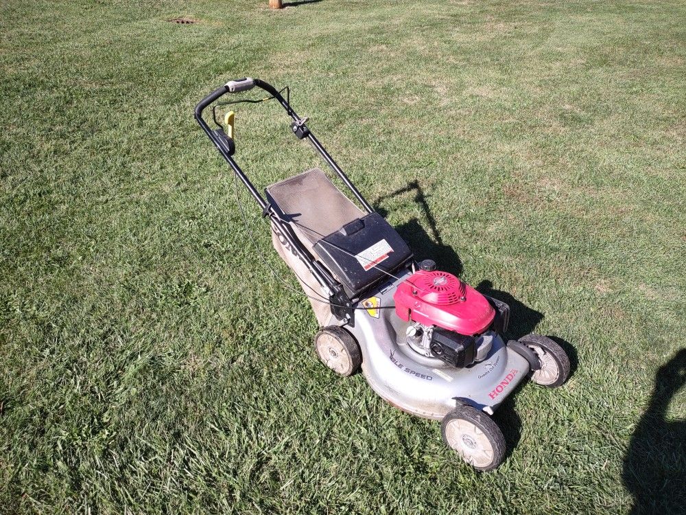 Honda Self-propelled Lawn Mower With Bag Runs Great