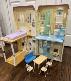 2004 Mattel Barbie Happy Family Dollhouse & Accessories