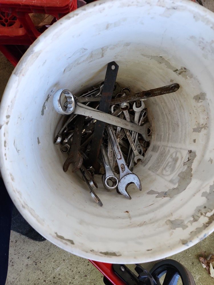 different size wrenches