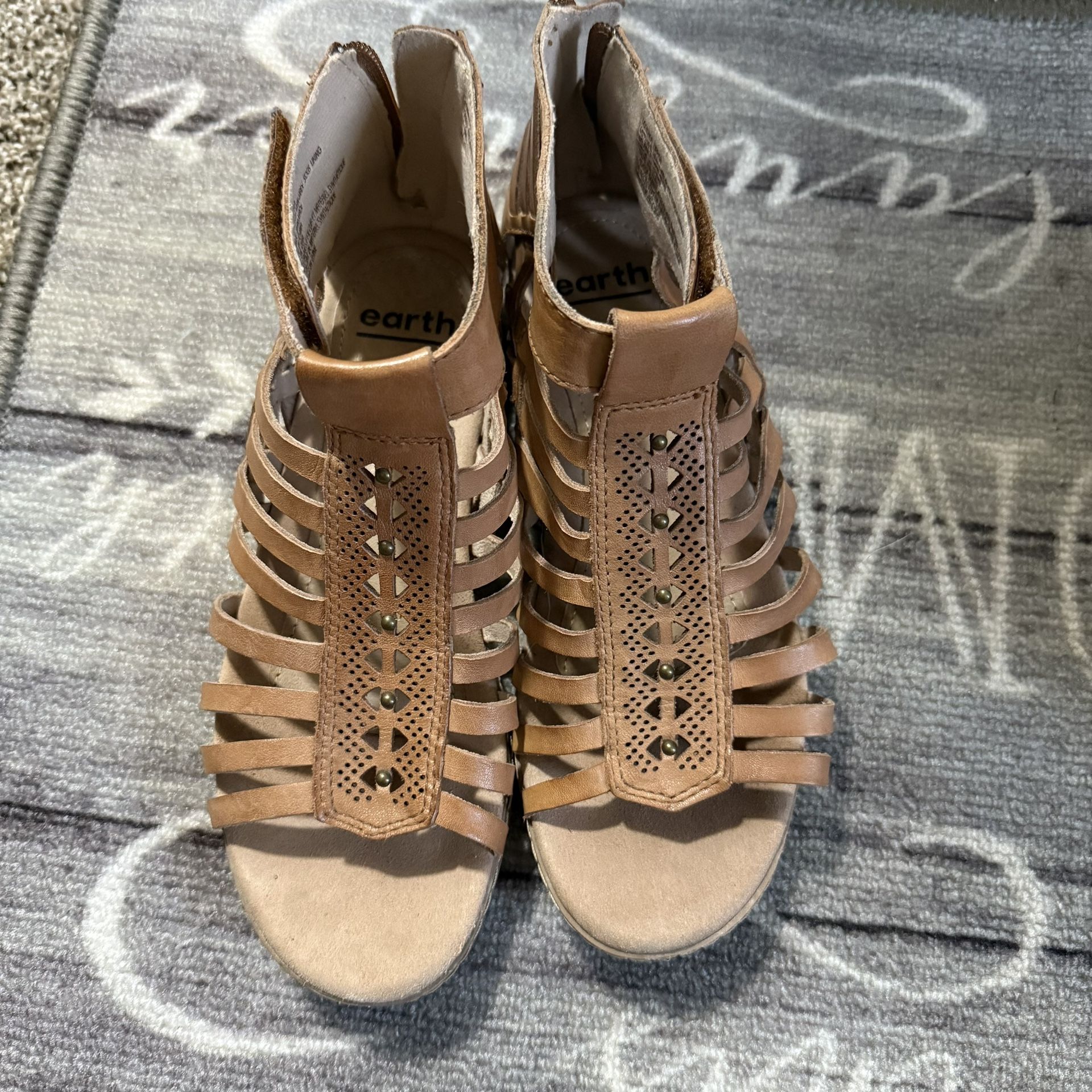 Earth Origins Bevvy leather gladiator sandals 6.5