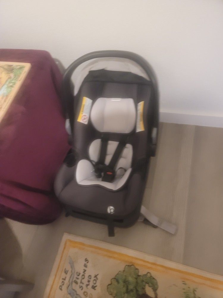 Baby Trend EZ-Lift 35 Pro Infant Car Seat (READ DESCRIPTION)