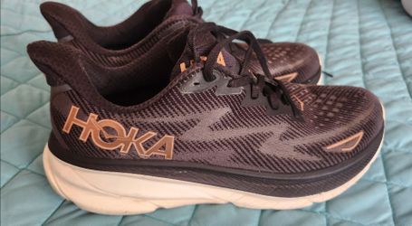 HOKA one one