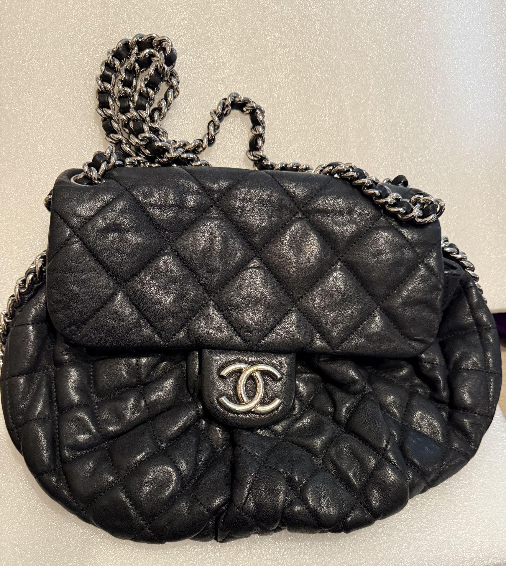 CHANEL AUTHENTIC Chain Around Crossbody Lambskin Bag