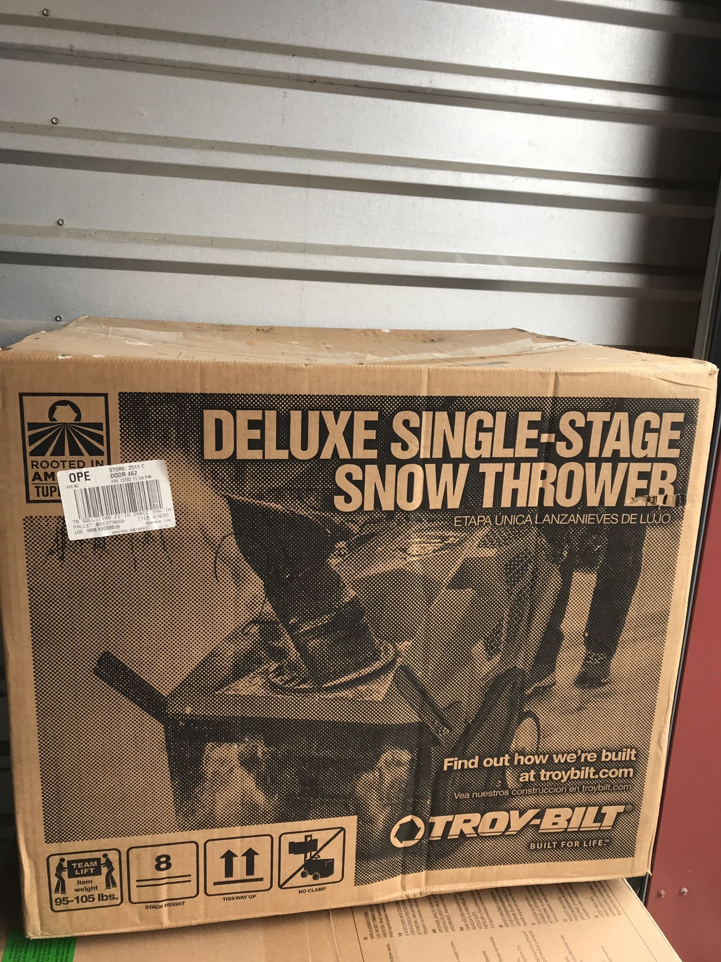 Brand New/ Sealed/ Never used - Troy Built Deluxe Single Stage Snow thrower Squall 2100 208cc
