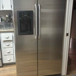 GE Stainless Steel Side by Side Refrigerator 