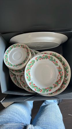 Eight piece Christmas dinnerware