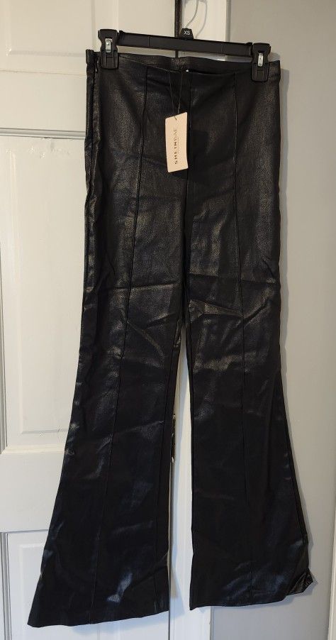 Ladies Faux Pleather Pants Size Large Lots Of Stretch New With Tag