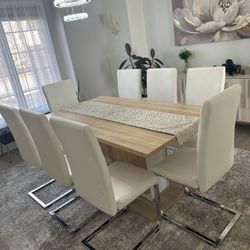 Dining Table With Dining Chairs. Extendable Dining Table 