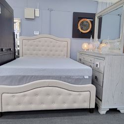 Upholstered Bed Frame Queen size.(Mattress not included)