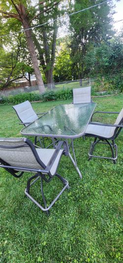 5 pieces  Outdoor patio set $160.00