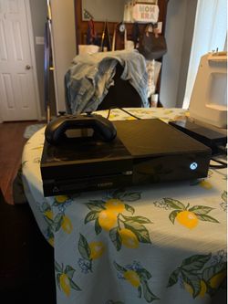 Xbox One Console + Controller - Works Great