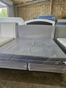 Cama king con colchones respaldo exelentes condiciones $300
