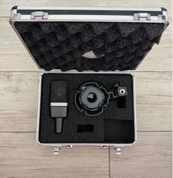AKG C214