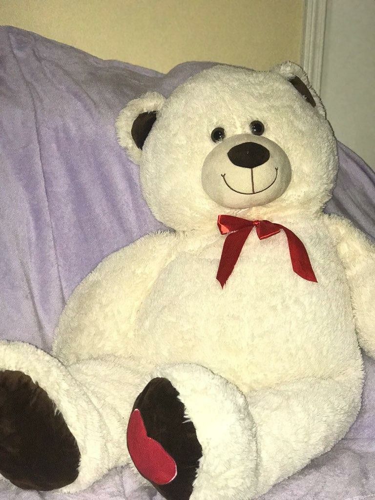 Teddy bear 🧸 48 inches.