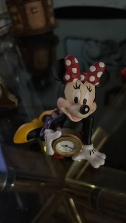 Disney tiny clock & Minnie w/ a tiny clock