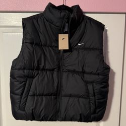 Nike Women’s Black Puffer Vest Size Large 