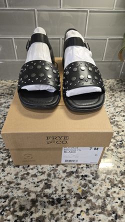 New Women's Sandal Size 7