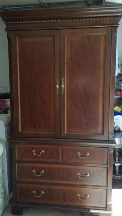 Entertainment armoire