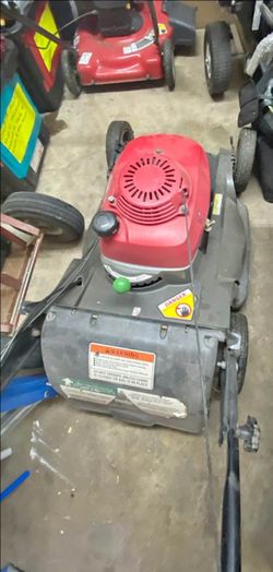 Honda HRX 217 commercial mower