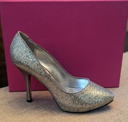 NINA- Women's Shoes - Size 7 