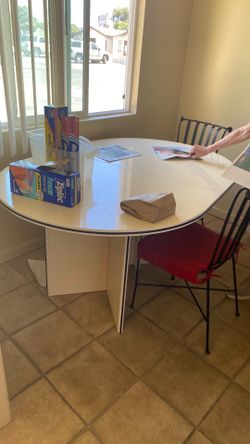 Classic Round table two chairs