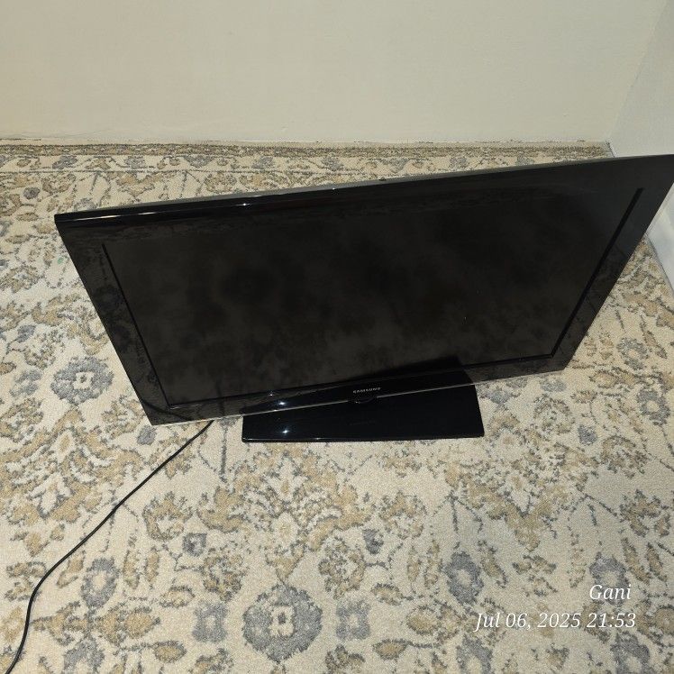 Samsung LN40B530 40" TV has HDMI VGA with Stand