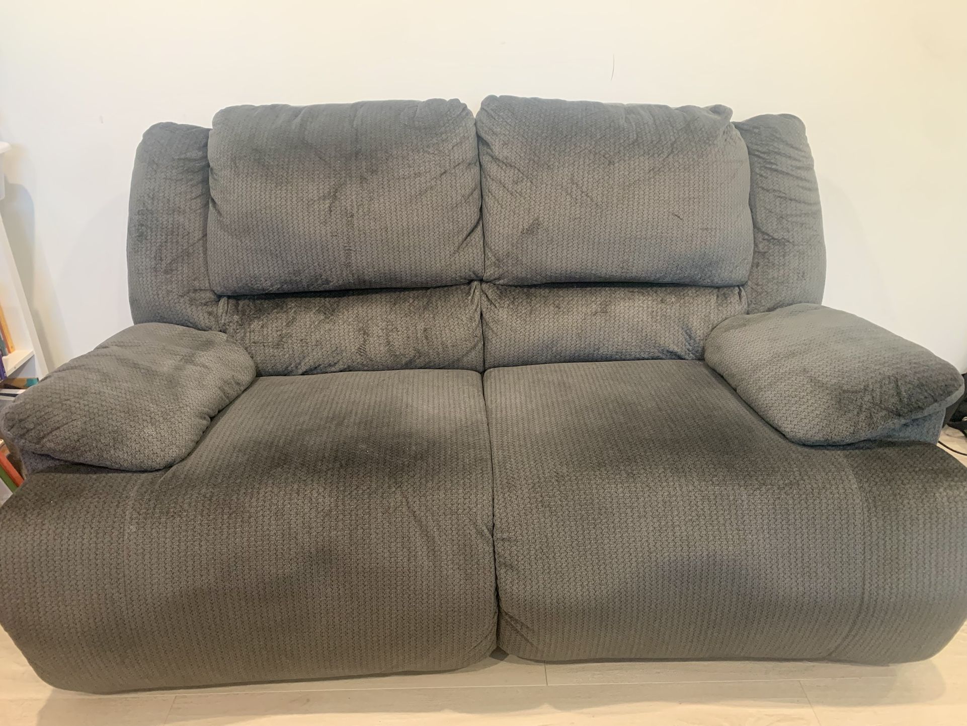 Clonmel Charcoal Reclining Loveseat