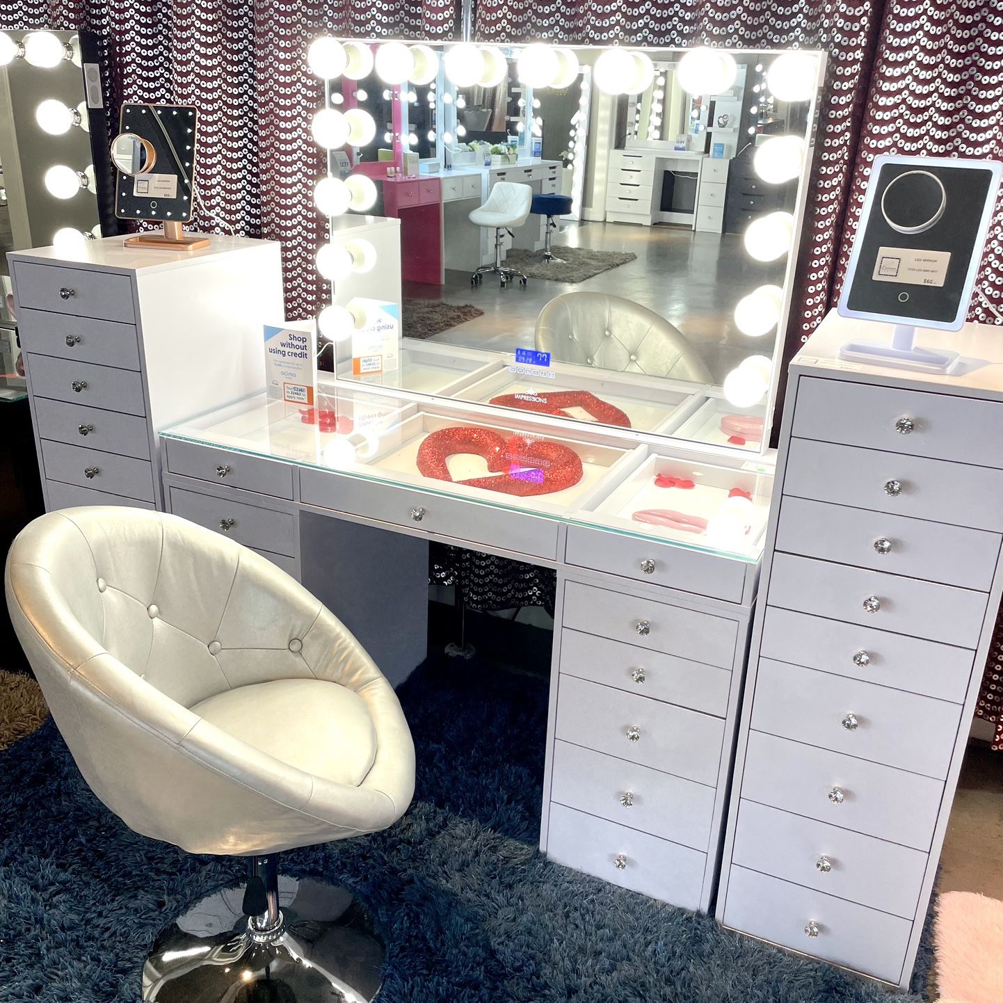 Hollywood Makeup Vanity With Bluetooth Speakers