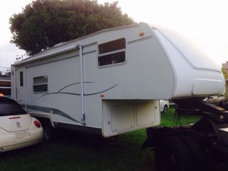 5 th whell RV like New 2004